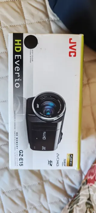 Videocamera JVC Full HD con treppiede