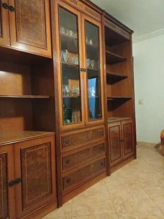 Mobile da soggiorno in legno e vetro