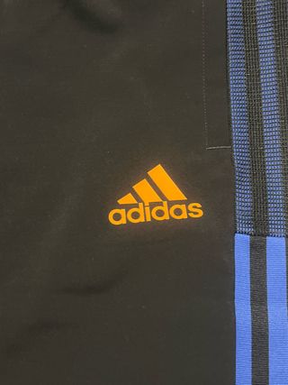 Pantalón Real Madrid Adidas T.16 o XL DE NIÑO