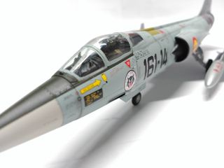 MAQUETA MONTADA Y PINTADA AVION F 104-G ESPAÑOL