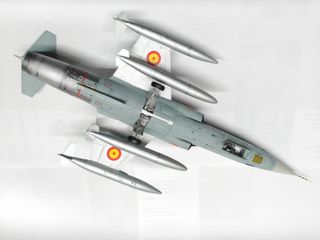 MAQUETA MONTADA Y PINTADA AVION F 104-G ESPAÑOL