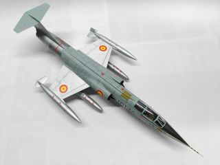 MAQUETA MONTADA Y PINTADA AVION F 104-G ESPAÑOL