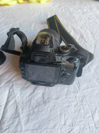 Cámara Nikon D5000 con objetivo 18-55 VR