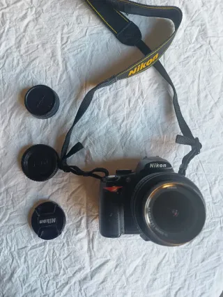 Cámara Nikon D5000 con objetivo 18-55 VR