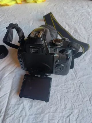 Cámara Nikon D5000 con objetivo 18-55 VR