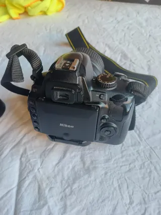 Cámara Nikon D5000 con objetivo 18-55 VR