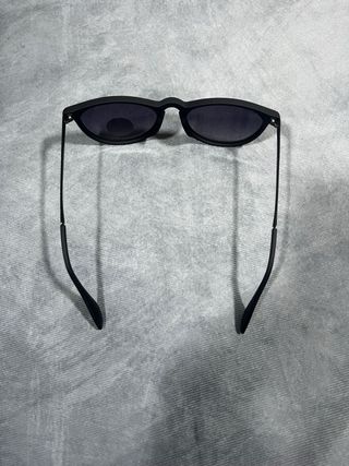 Ray-Ban RB4171 Erika Polarizadas Negras