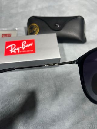 Ray-Ban RB4171 Erika Polarizadas Negras
