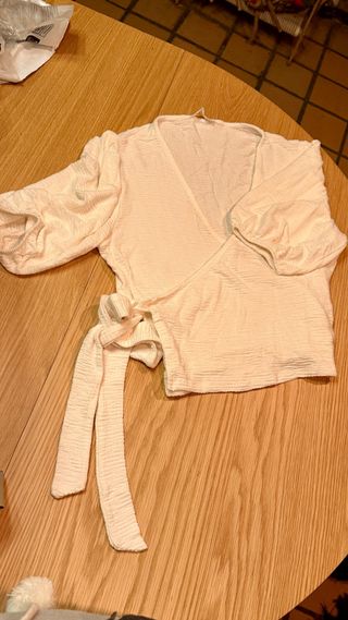 Blusa Mango cruzada manga abullonada