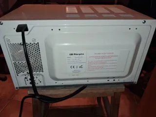 Microondas Orbegozo blanco