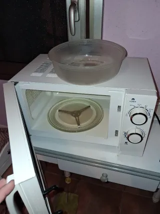 Microondas Orbegozo blanco