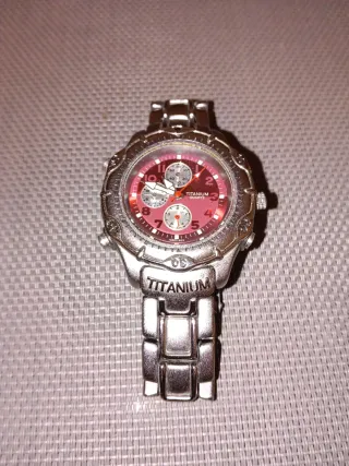 Reloj Titanium Rojo y Plateado