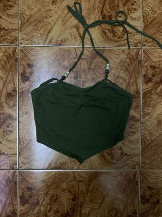 Top verde con cuentas