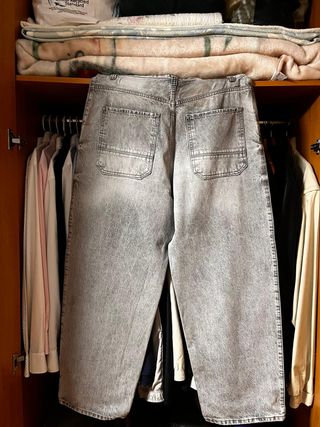 Vaqueros grises anchos