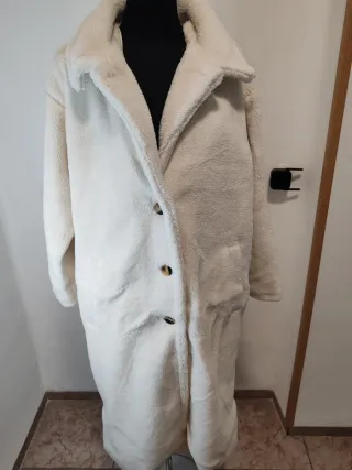 Abrigo largo peluche beige/blanco