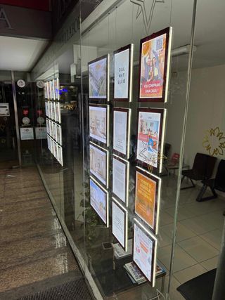 Escaparate LED Inmobiliario Colgante