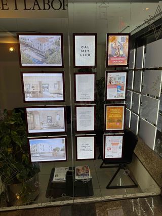 Escaparate LED Inmobiliario Colgante