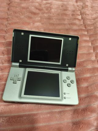 Nintendo DS Plata + 135 Juegos