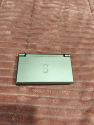 Nintendo DS Plata + 135 Juegos