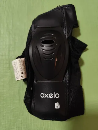 Set 3 protectores Oxelo (L). Color negro. Nuevos.