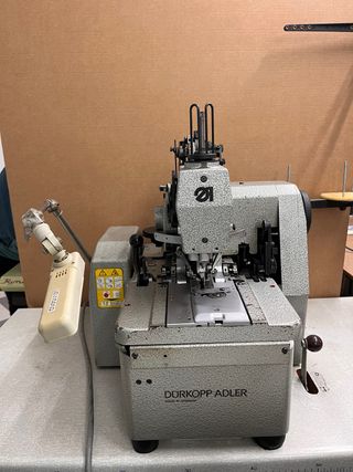 Máquina ojales Dürkopp Adler