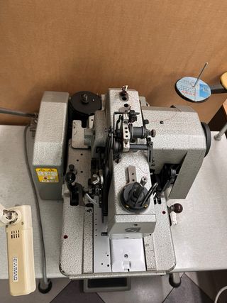 Máquina ojales Dürkopp Adler