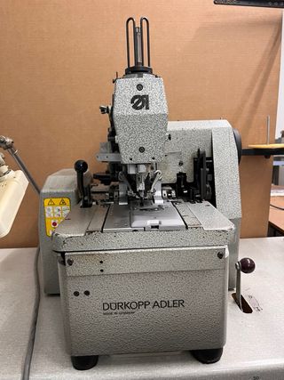 Máquina ojales Dürkopp Adler