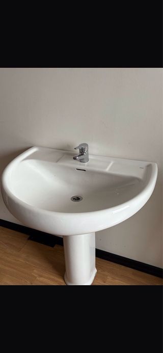 Lavabo Roca con Pedestal Blanco y grifería Roca