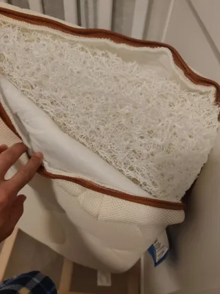 Cuna con colchón y vestidura