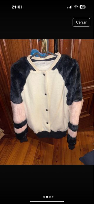 Chaqueta Zara peluda azul, rosa y blanca