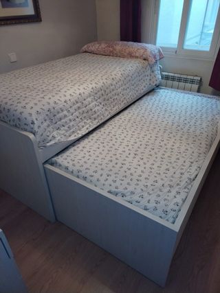 Cama nido + colchón + 2 muebles
