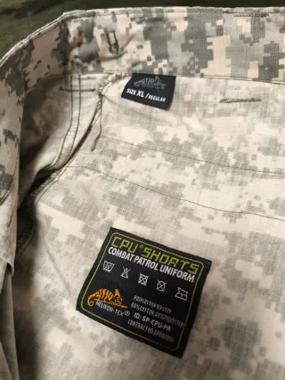 Pantalones Cortos Camuflaje Digital Gris Blanco