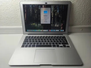 MacBook Air 13 pulgadas con macOS Sequoia 15.5