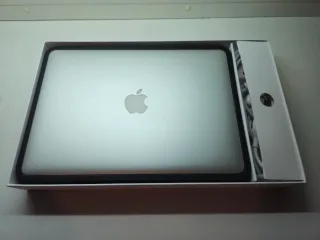 MacBook Air 13 pulgadas con macOS Sequoia 15.5