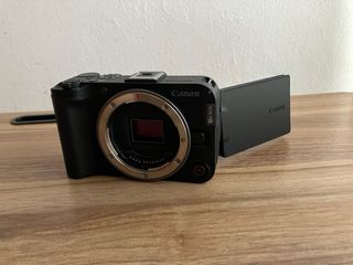 Canon EOS R50 V + Lente 14-45mm