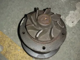 Bomba de agua coche clásico