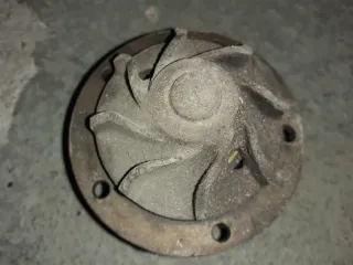 Bomba de agua coche clásico