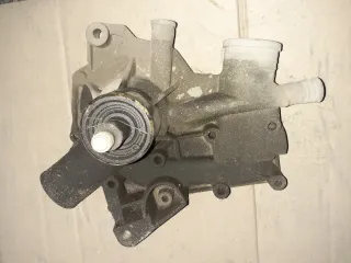 Bomba de agua coche clásico