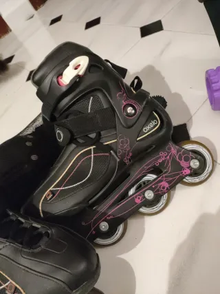 Patines en línea negros con detalles rosas