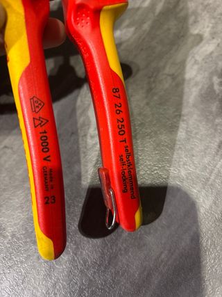 Alicates Knipex Pico de loro 250mm