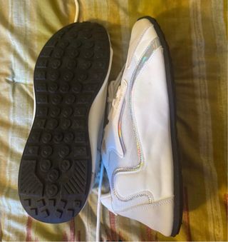 Scarpe da uomo bianche e argento