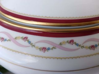 Zuppiera in porcellana con difetto