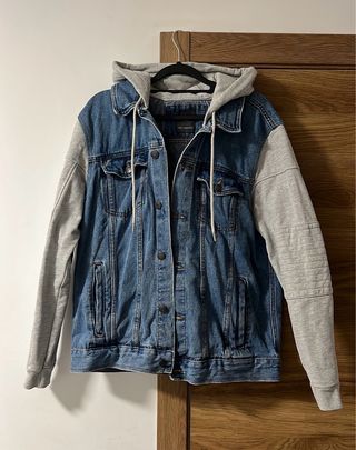 Chaqueta vaquera con capucha