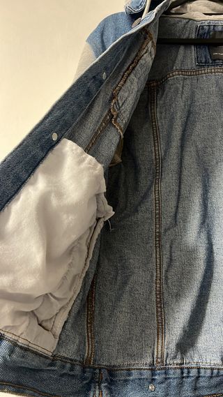 Chaqueta vaquera con capucha