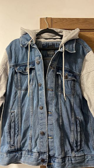 Chaqueta vaquera con capucha