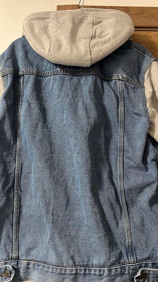 Chaqueta vaquera con capucha
