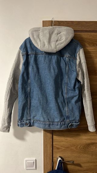 Chaqueta vaquera con capucha