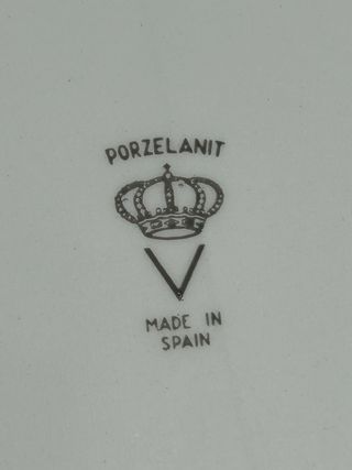 Fuente y platos de porcelana con patos