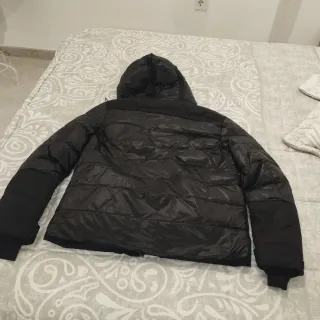 Chaqueta Moncler Negra y Roja