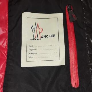 Chaqueta Moncler Negra y Roja